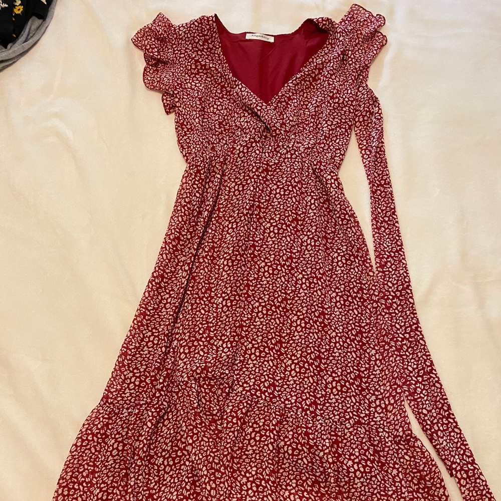 Boho flutter-sleeve Angashion red and white dress (barely used)